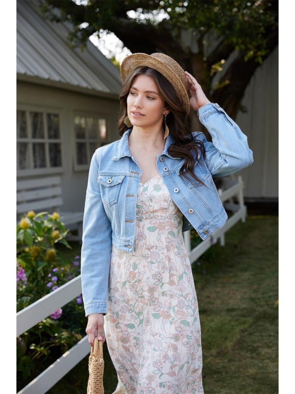 Trendy Women's Cropped Jean Jacket with Pockets - Stylish & Versatile 2026